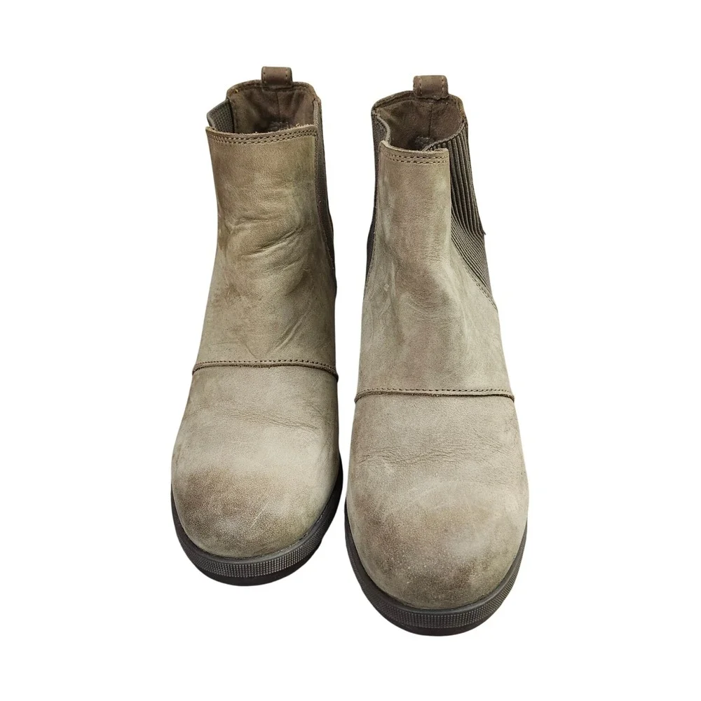 Sorel taupe suede